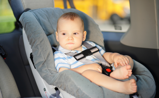 ¿Cómo limpiar la silla de coche de mi bebé?