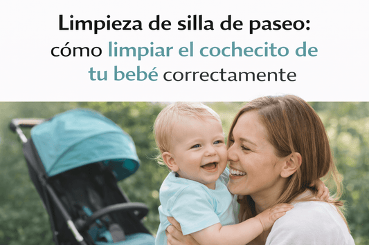 Madre con su bebé junto a una silla de paseo limpia después de realizar una limpieza correcta del cochecito.