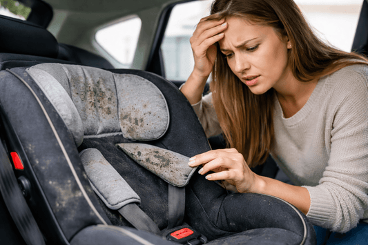 Cómo limpiar una silla de coche de bebé correctamente  Aprende cómo limpiar una silla de coche de bebé paso a paso y cuándo es mejor llevarla a un servicio profesional de limpieza en Barcelona.
